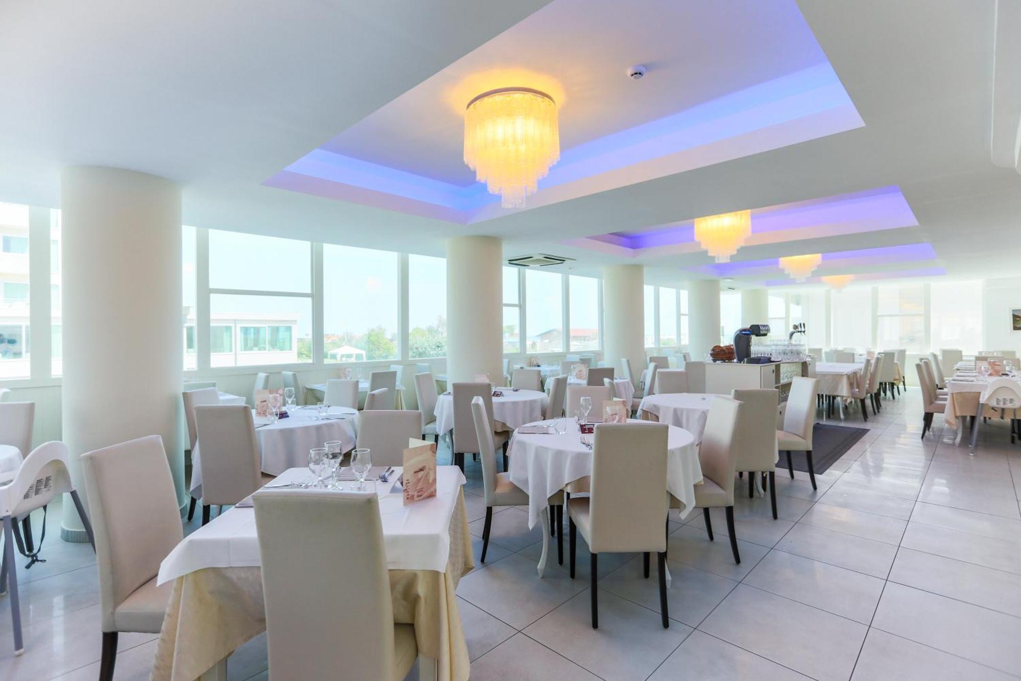 Hotel King - Azzurro Club Milano Marittima Dış mekan fotoğraf