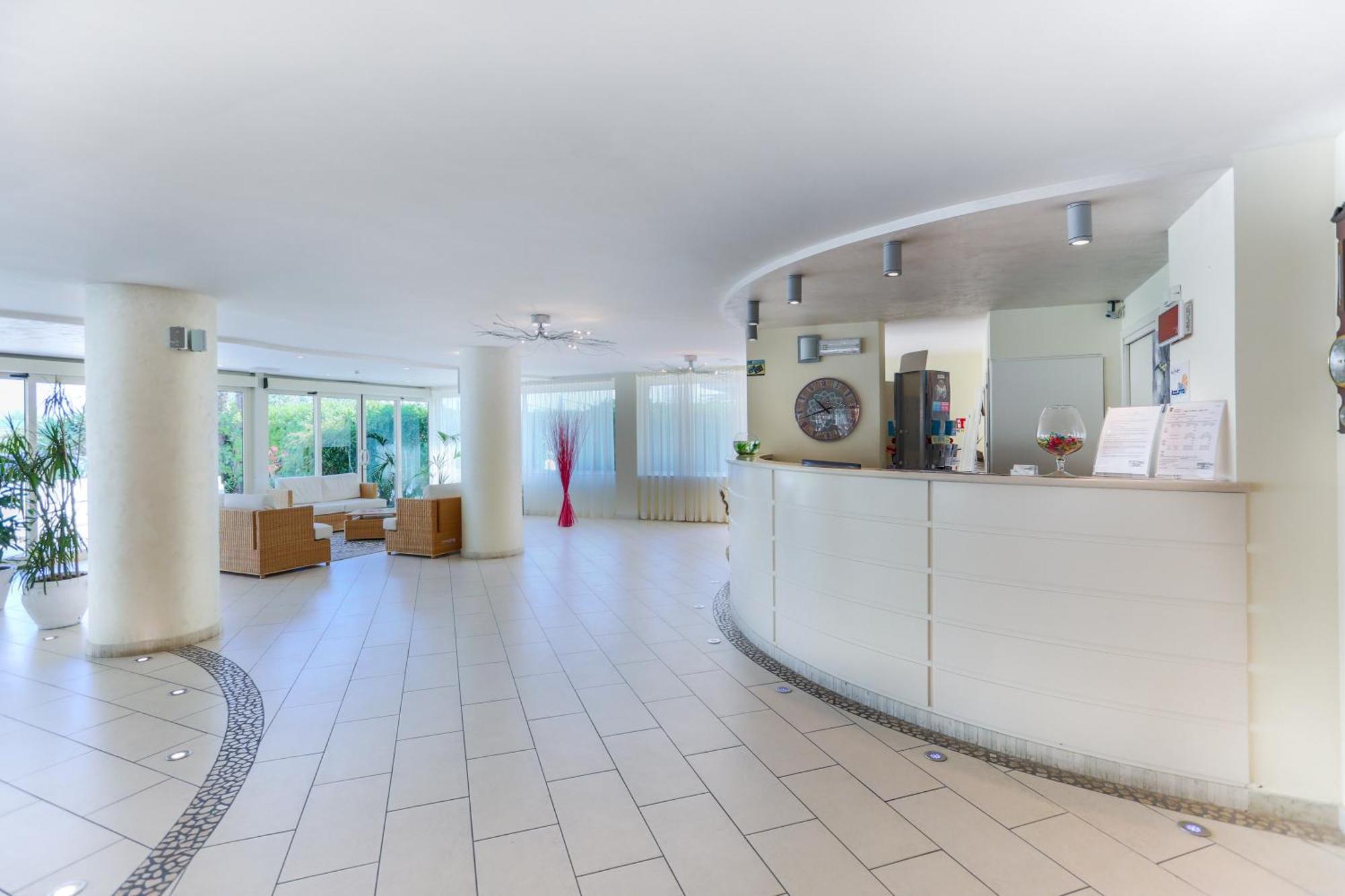 Hotel King - Azzurro Club Milano Marittima Dış mekan fotoğraf