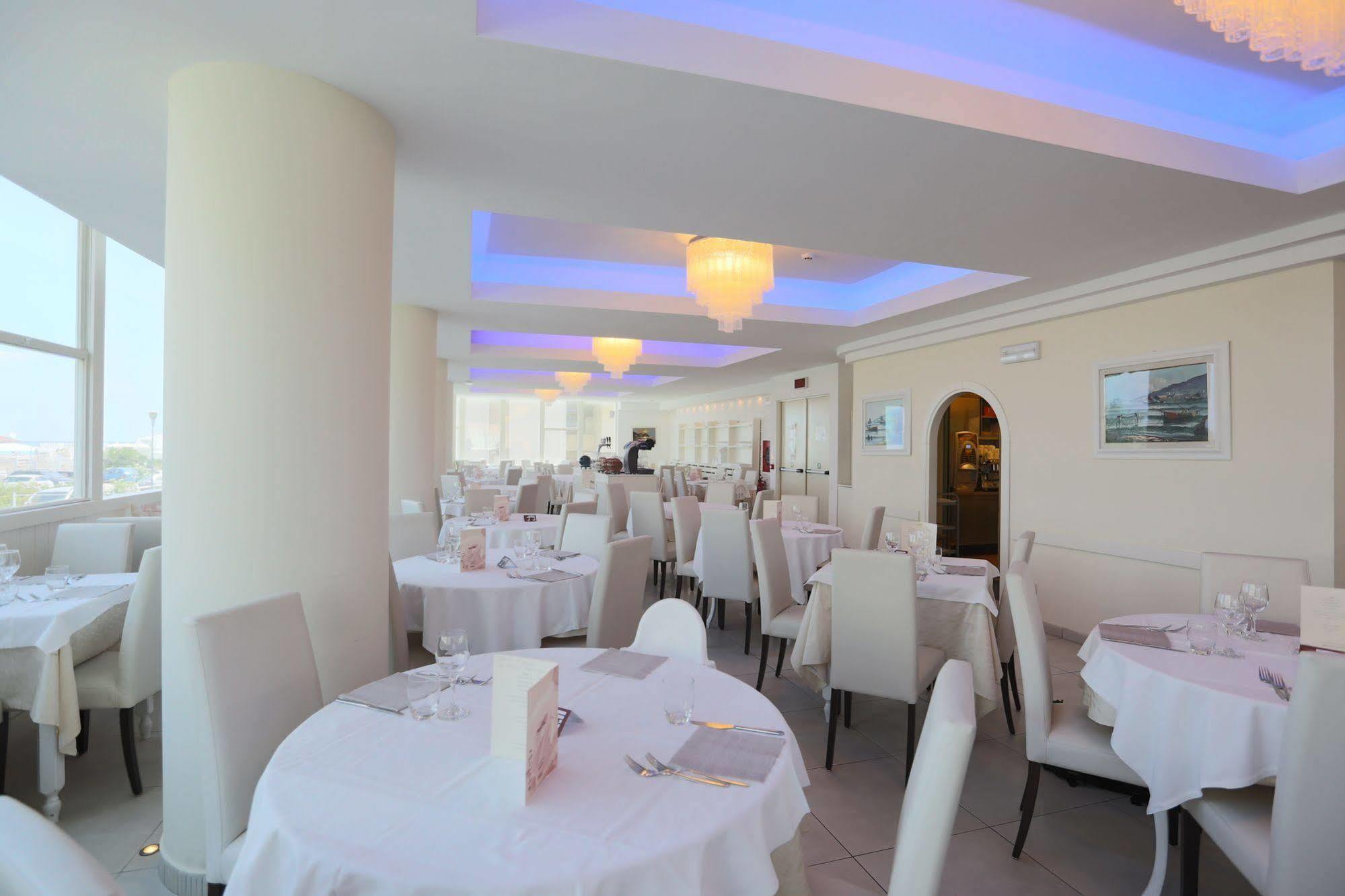 Hotel King - Azzurro Club Milano Marittima Dış mekan fotoğraf