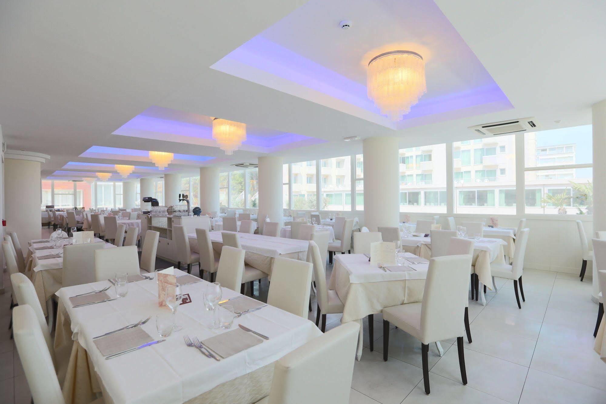 Hotel King - Azzurro Club Milano Marittima Dış mekan fotoğraf