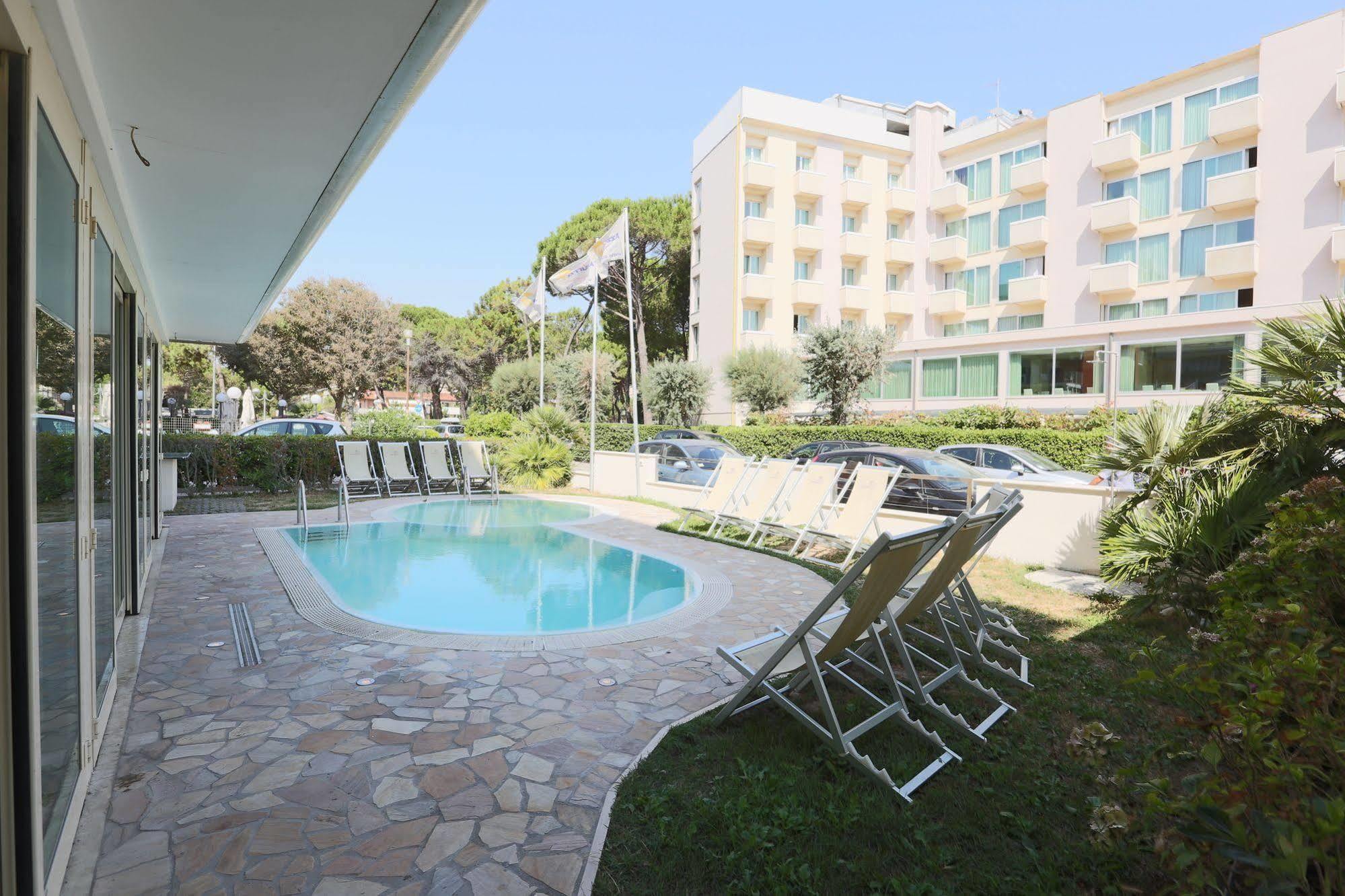 Hotel King - Azzurro Club Milano Marittima Dış mekan fotoğraf