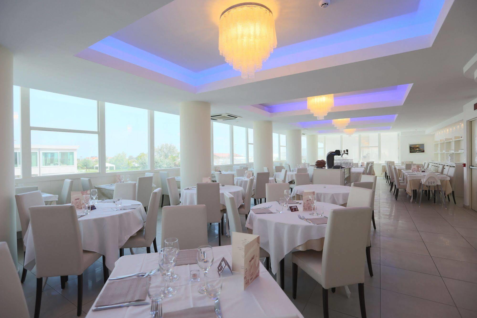 Hotel King - Azzurro Club Milano Marittima Dış mekan fotoğraf